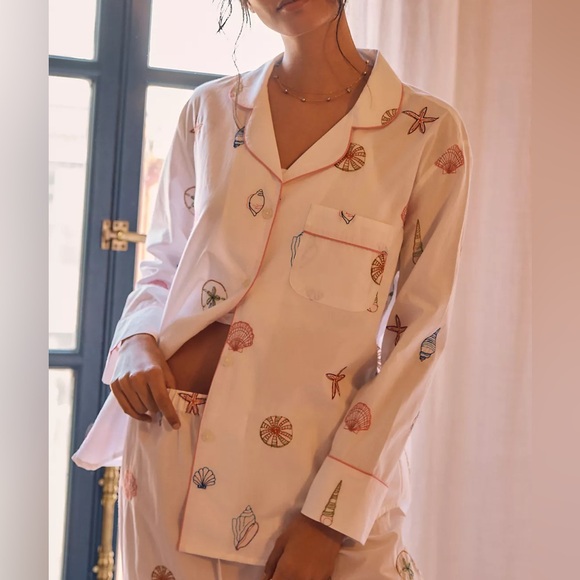 Printfresh Other - Printfresh White Short Sleeve Pajama Top with Embroidered Seashells